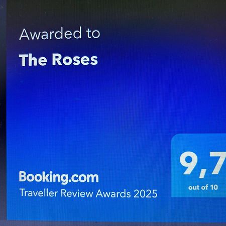 The Roses Apartment ปูแอร์โตบารัส ภายนอก รูปภาพ